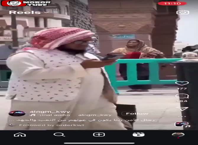 Video :In Mecca, a lady strikes an agent